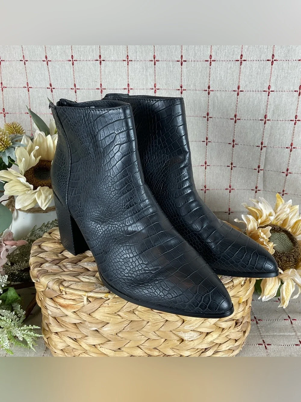 Steve Madden “Julianna” Black Croco Embossed Ankle Boots Size 10 Bootie